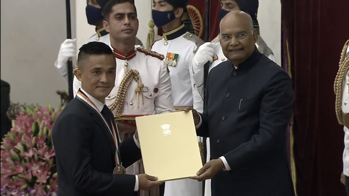 Sunil Chhetri receives the Major Dhyan Chand Khel Ratna Award